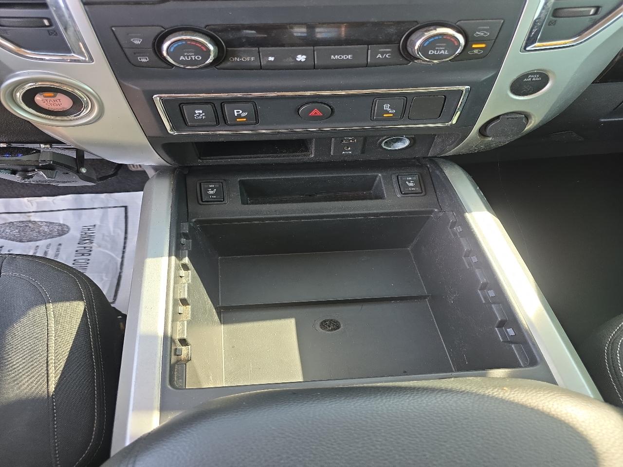 Nissan Titan 4x2 Crew Cab SV 2017