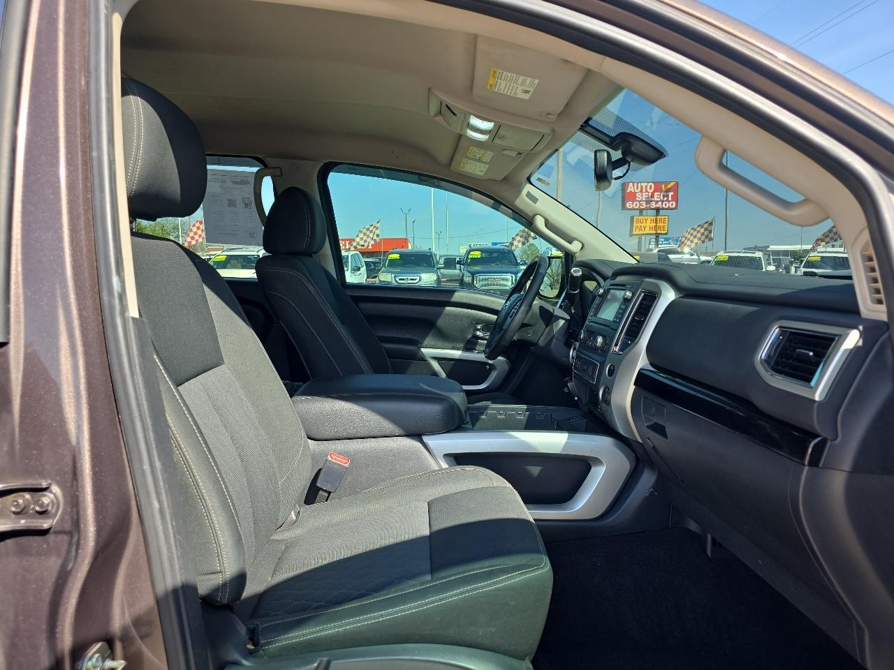 Nissan Titan 4x2 Crew Cab SV 2017