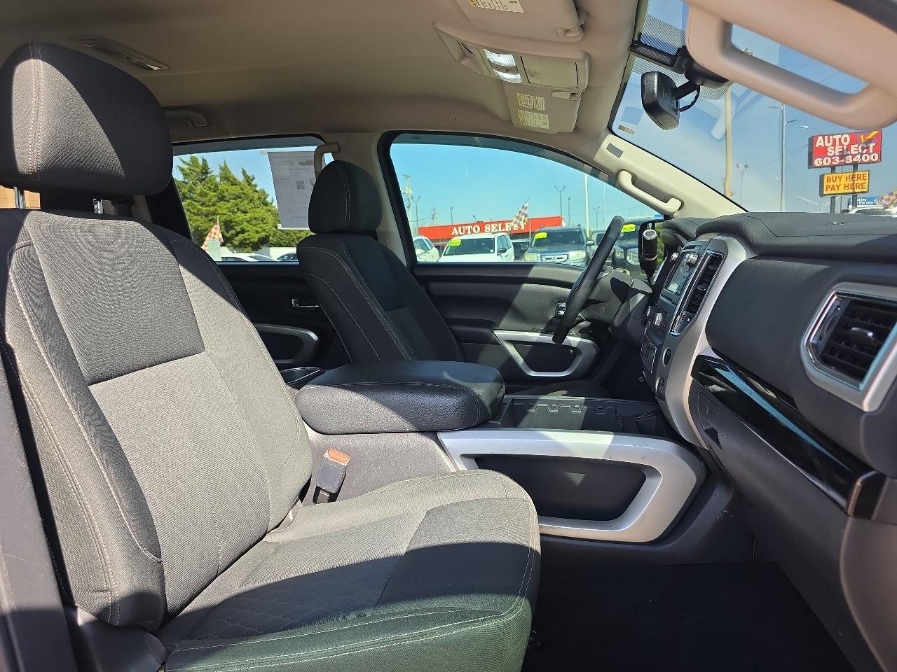 Nissan Titan 4x2 Crew Cab SV 2017