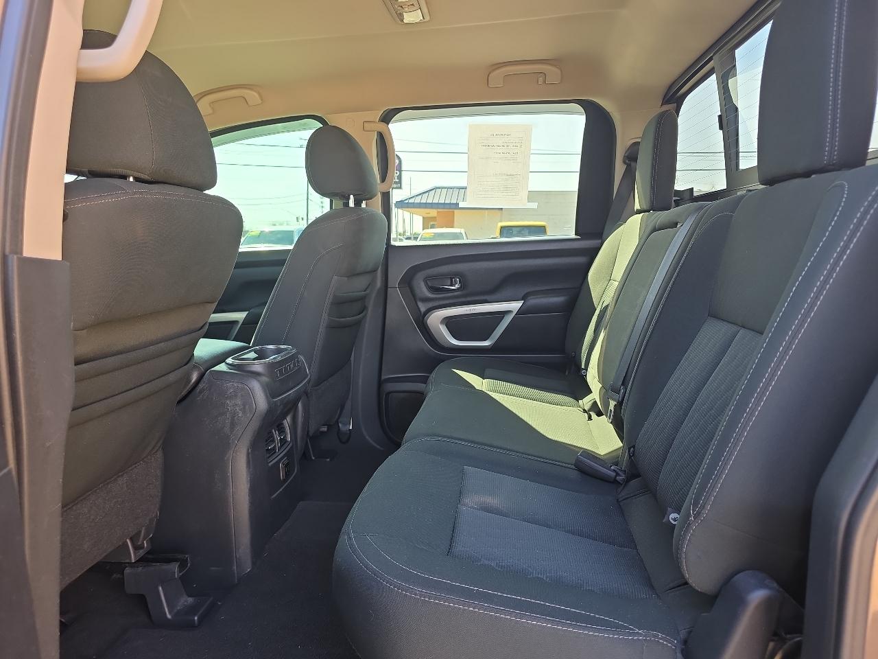 Nissan Titan 4x2 Crew Cab SV 2017