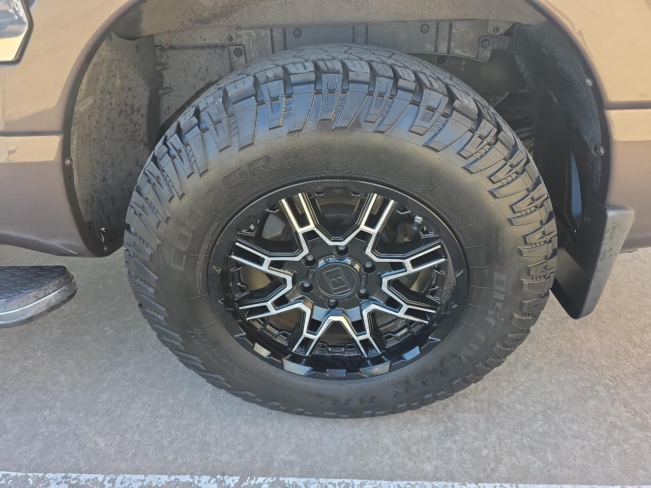 Nissan Titan 4x2 Crew Cab SV 2017