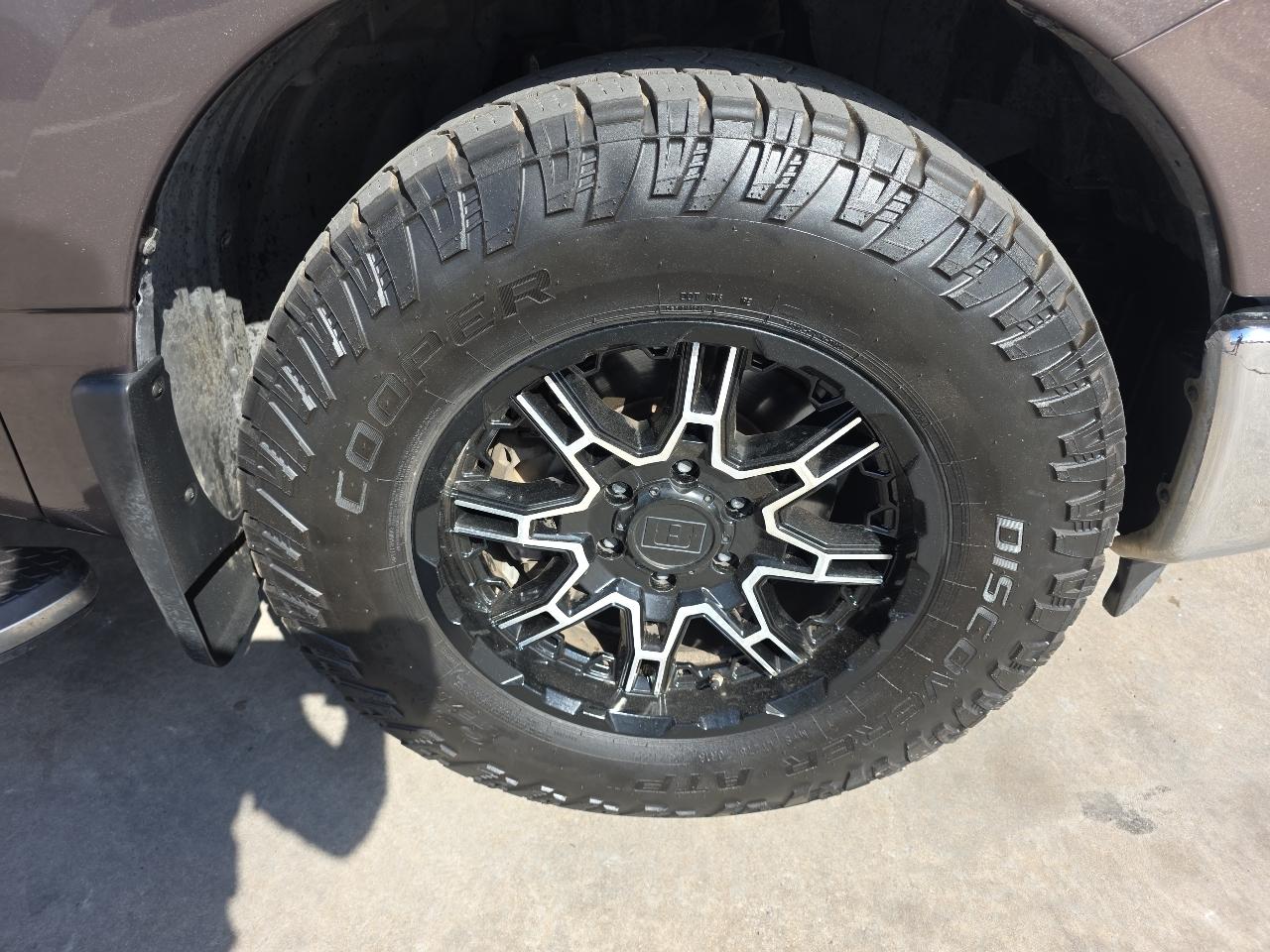 Nissan Titan 4x2 Crew Cab SV 2017