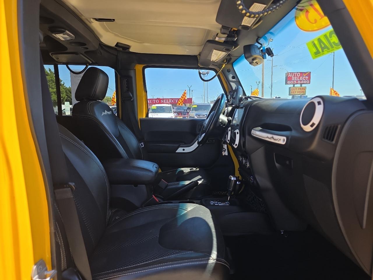 Jeep Wrangler Unlimited 4WD 4dr Sahara 2015