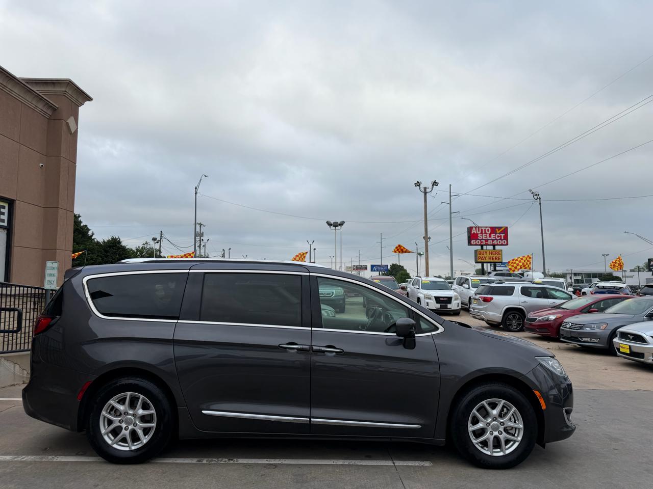 Chrysler Pacifica Touring L FWD 2020