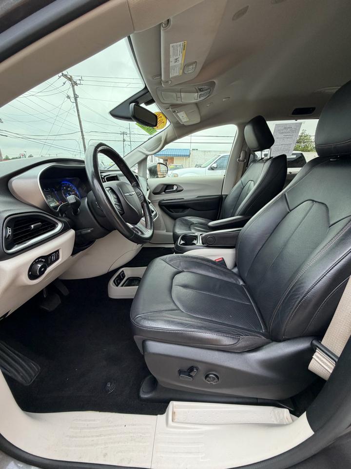 Chrysler Pacifica Touring L FWD 2020