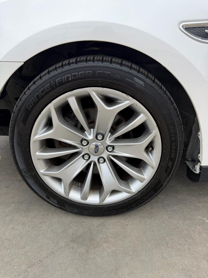 Ford Taurus 4dr Sdn Limited FWD 2014