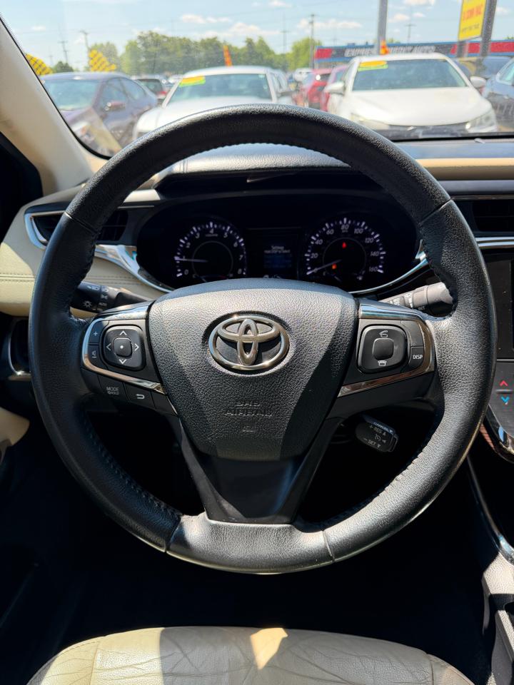 Toyota Avalon 4dr Sdn XLE Premium (Natl) 2013