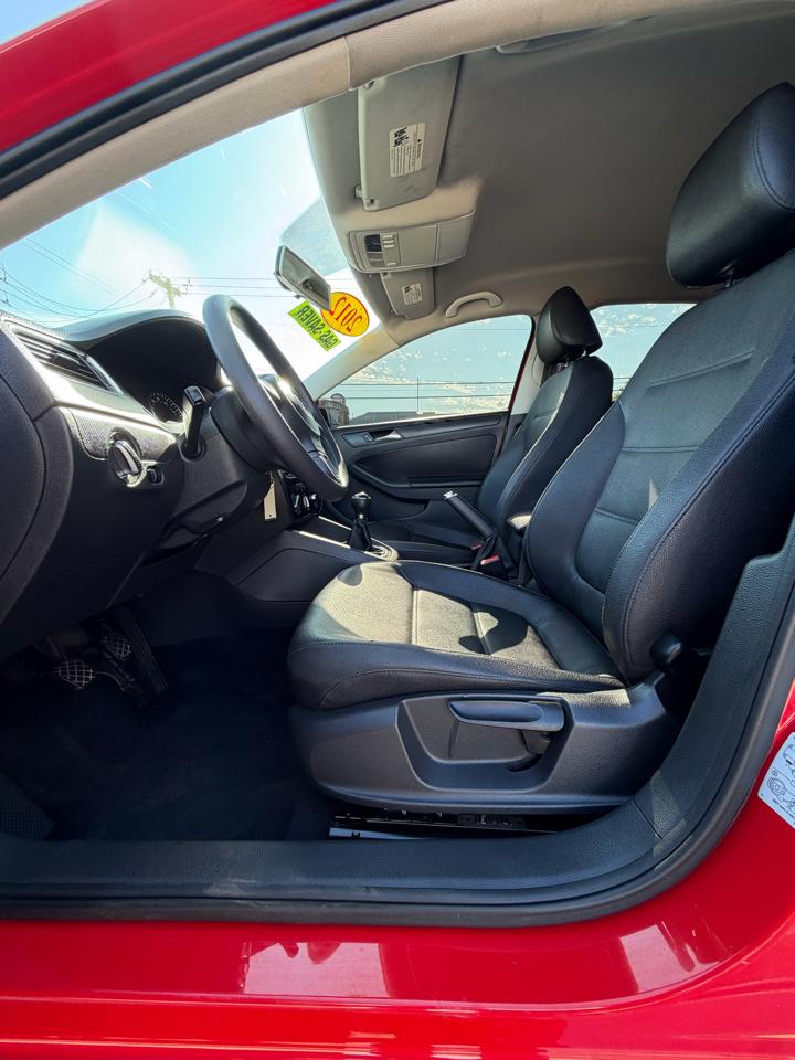 Volkswagen Jetta Sedan 4dr Manual SE PZEV 2012