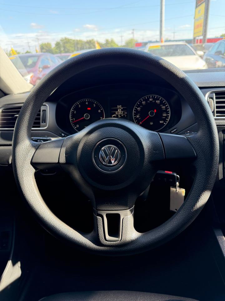 Volkswagen Jetta Sedan 4dr Manual SE PZEV 2012