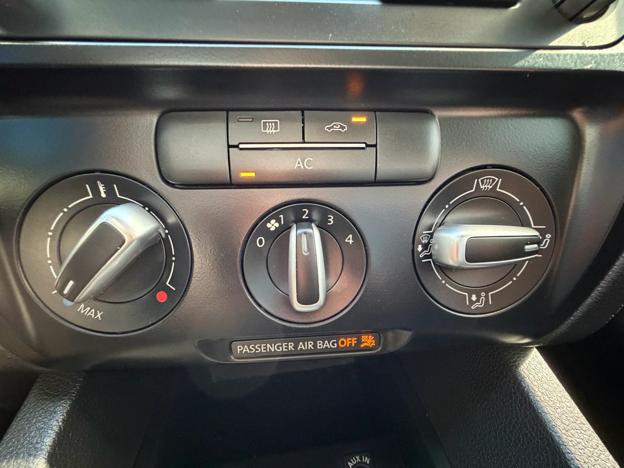 Volkswagen Jetta Sedan 4dr Manual SE PZEV 2012