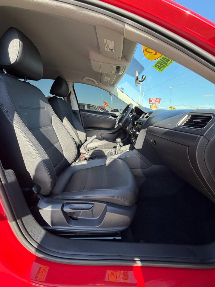 Volkswagen Jetta Sedan 4dr Manual SE PZEV 2012