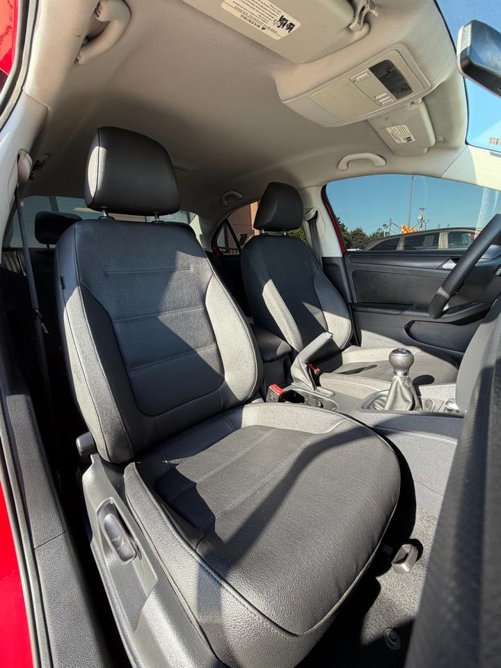 Volkswagen Jetta Sedan 4dr Manual SE PZEV 2012