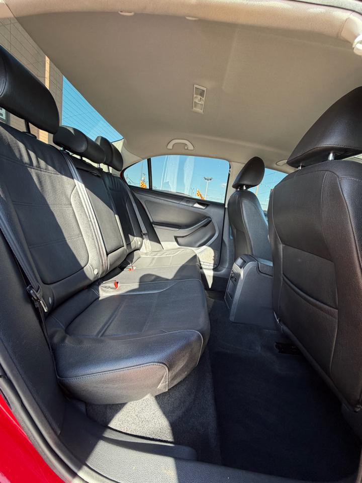 Volkswagen Jetta Sedan 4dr Manual SE PZEV 2012