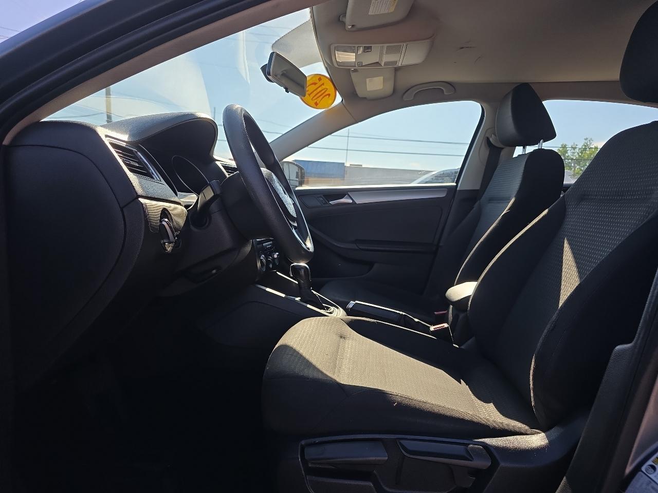 Volkswagen Jetta Sedan 4dr Auto 1.8T SE PZEV 2015