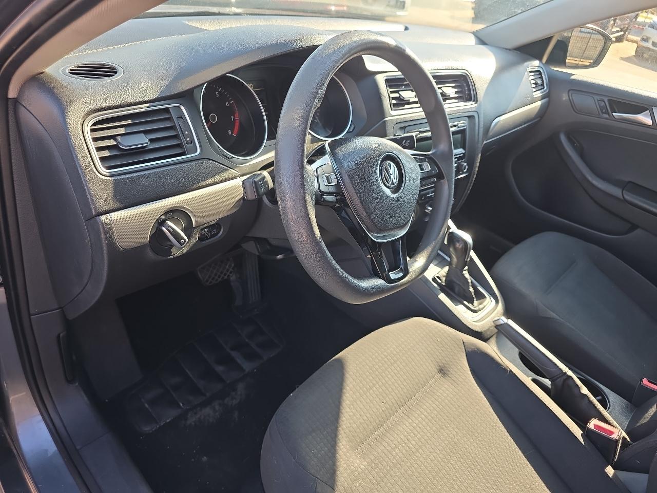 Volkswagen Jetta Sedan 4dr Auto 1.8T SE PZEV 2015