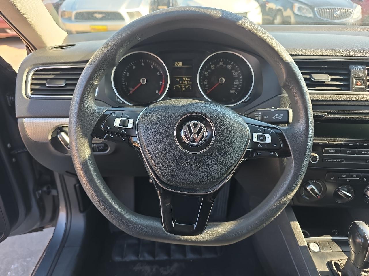 Volkswagen Jetta Sedan 4dr Auto 1.8T SE PZEV 2015