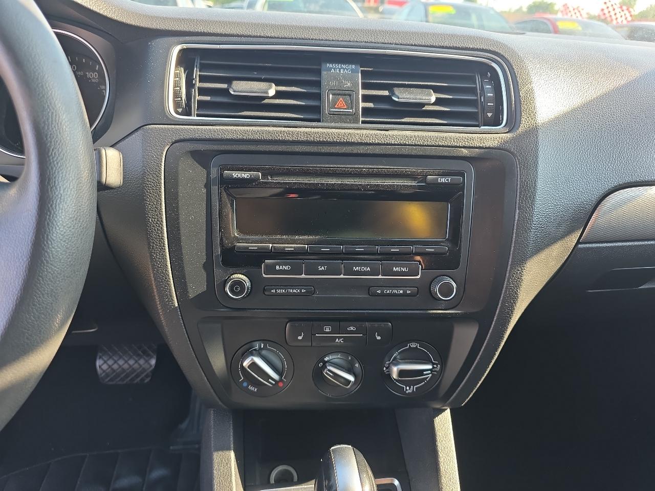 Volkswagen Jetta Sedan 4dr Auto 1.8T SE PZEV 2015