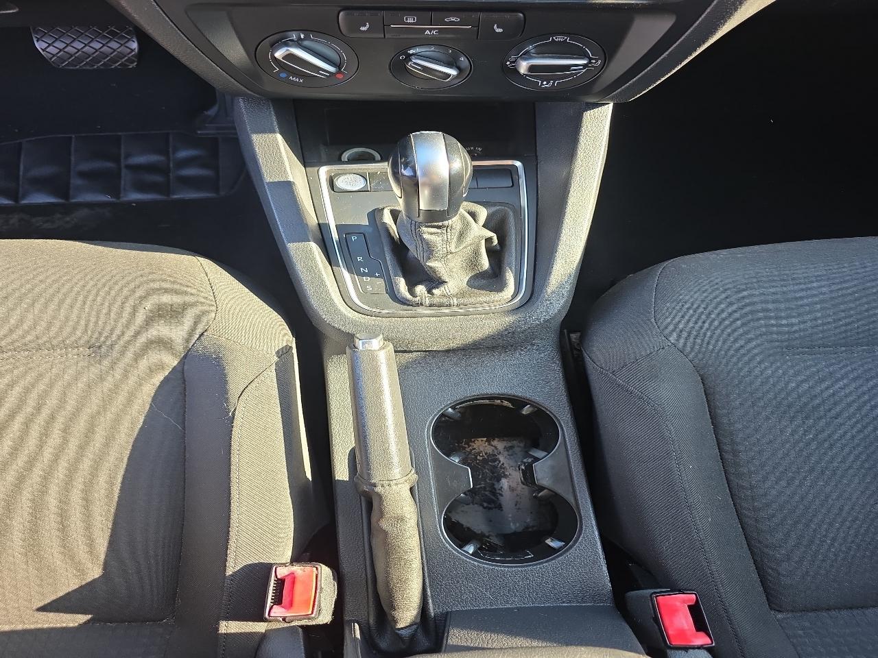 Volkswagen Jetta Sedan 4dr Auto 1.8T SE PZEV 2015