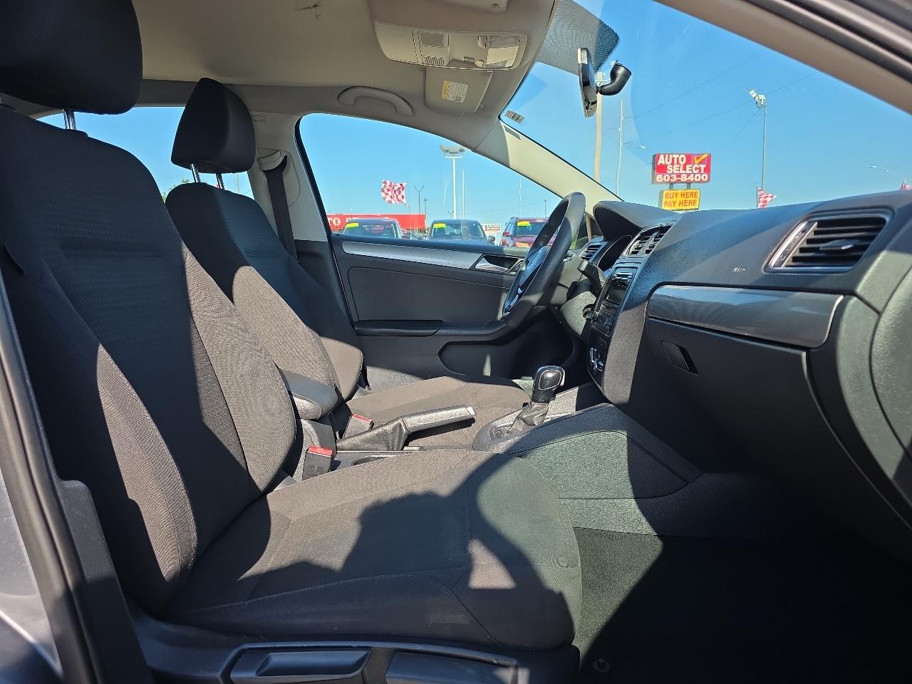 Volkswagen Jetta Sedan 4dr Auto 1.8T SE PZEV 2015