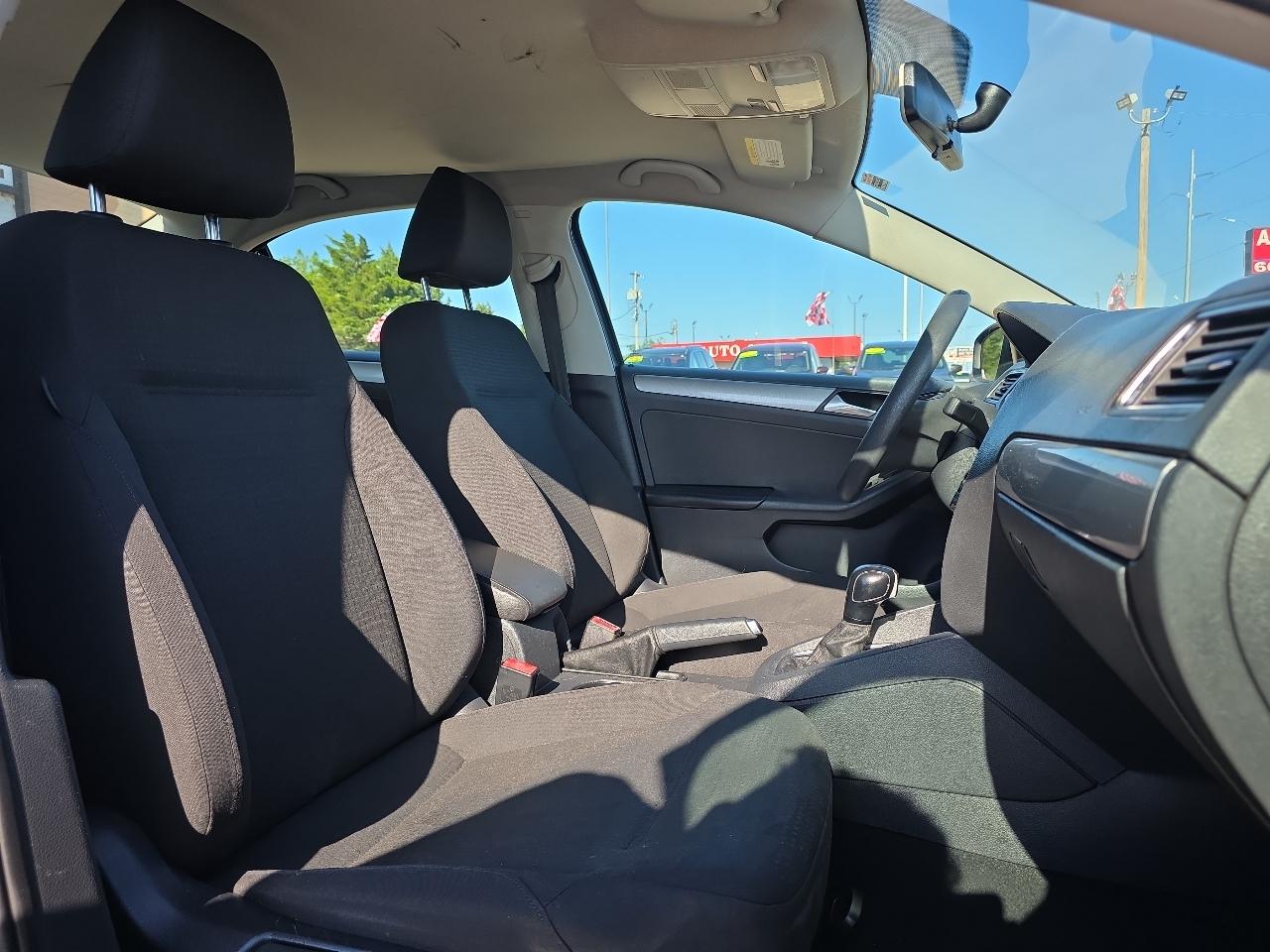 Volkswagen Jetta Sedan 4dr Auto 1.8T SE PZEV 2015
