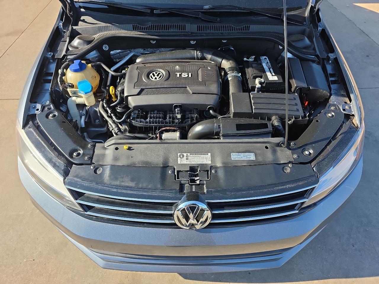 Volkswagen Jetta Sedan 4dr Auto 1.8T SE PZEV 2015