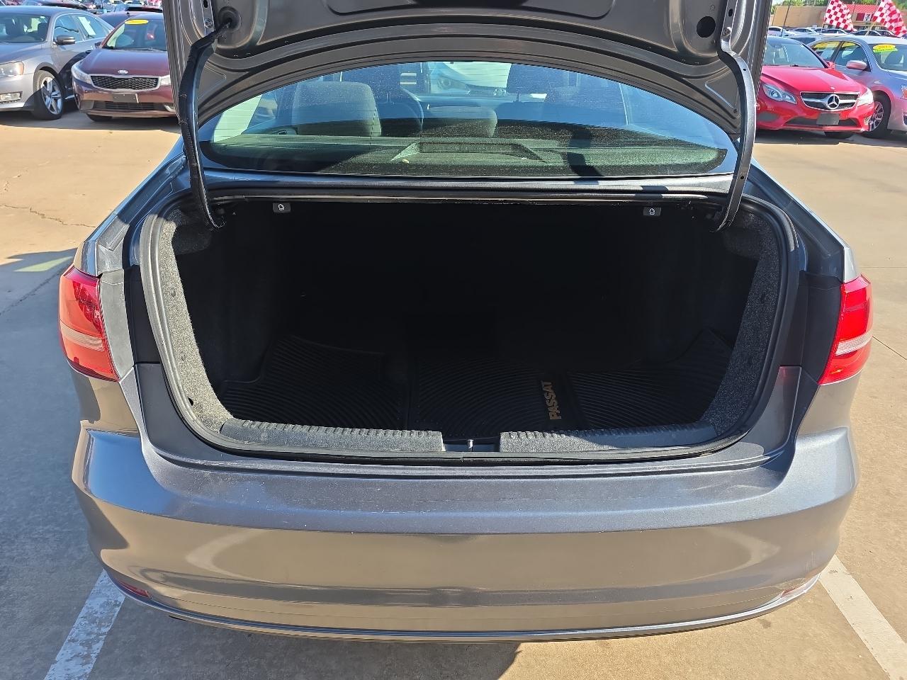 Volkswagen Jetta Sedan 4dr Auto 1.8T SE PZEV 2015