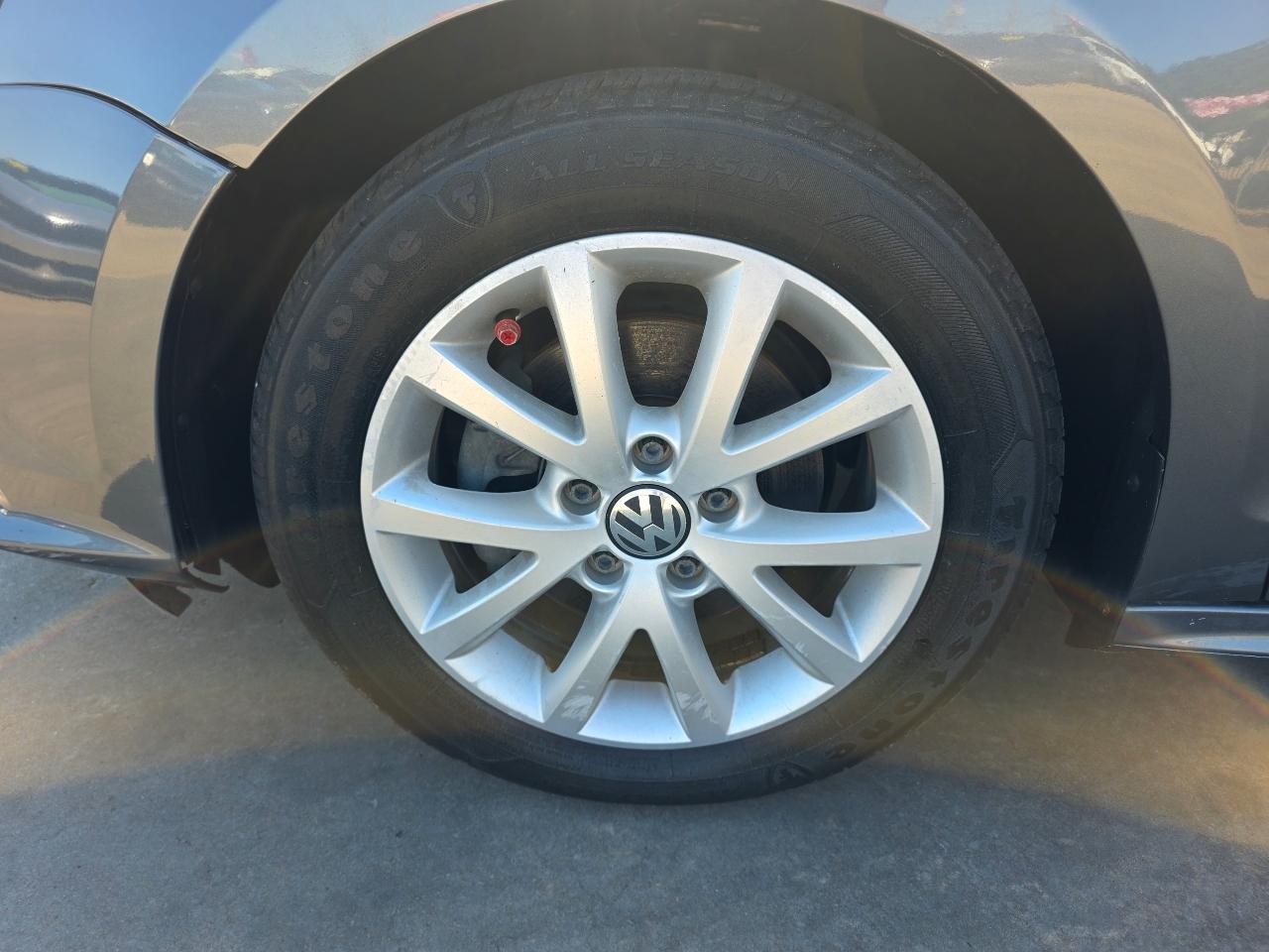 Volkswagen Jetta Sedan 4dr Auto 1.8T SE PZEV 2015
