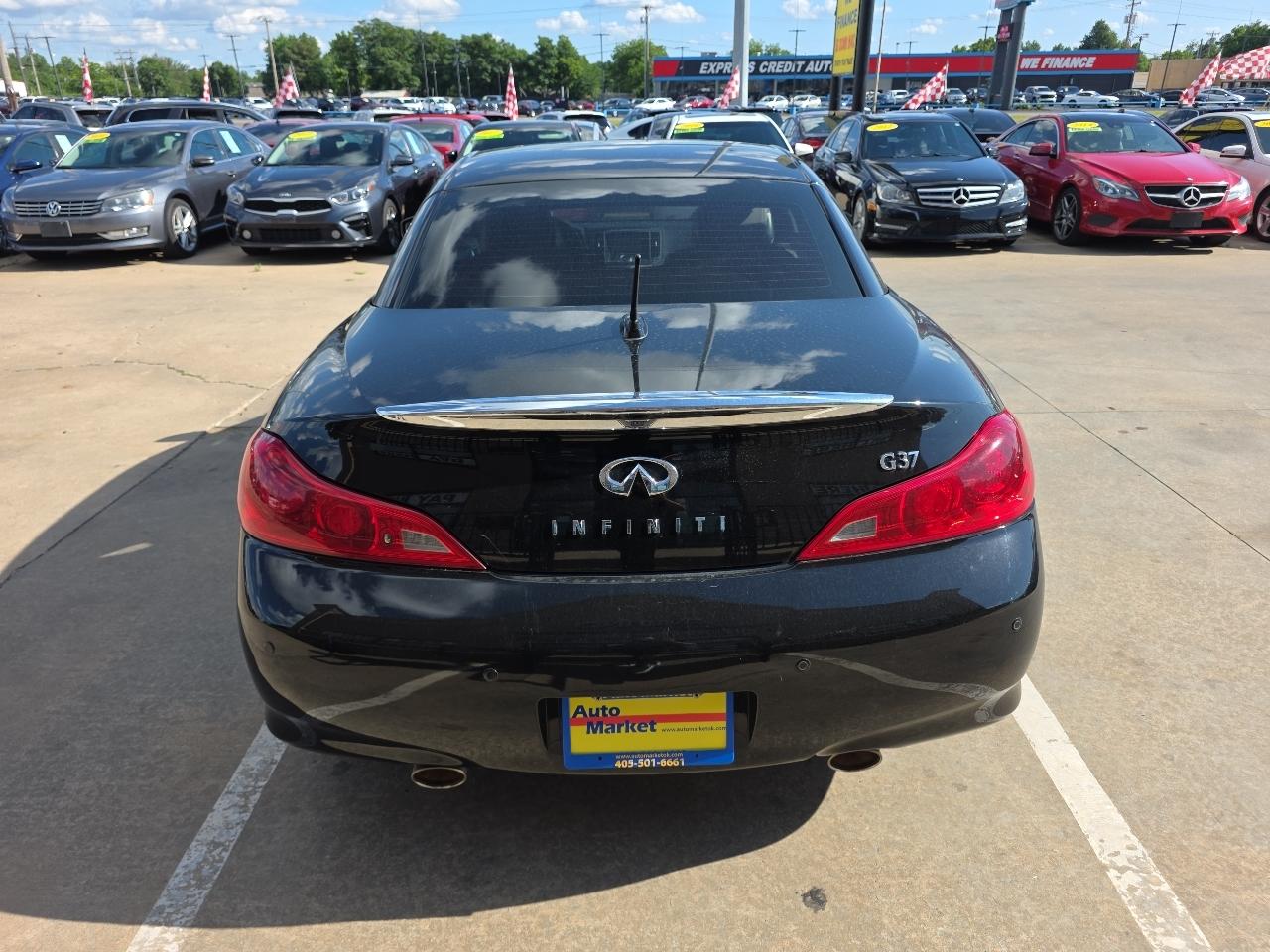 Infiniti G37 Convertible 2dr Base 2011