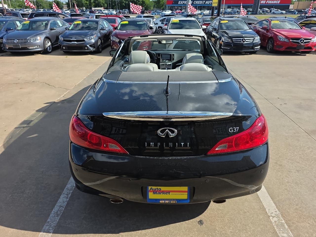 Infiniti G37 Convertible 2dr Base 2011
