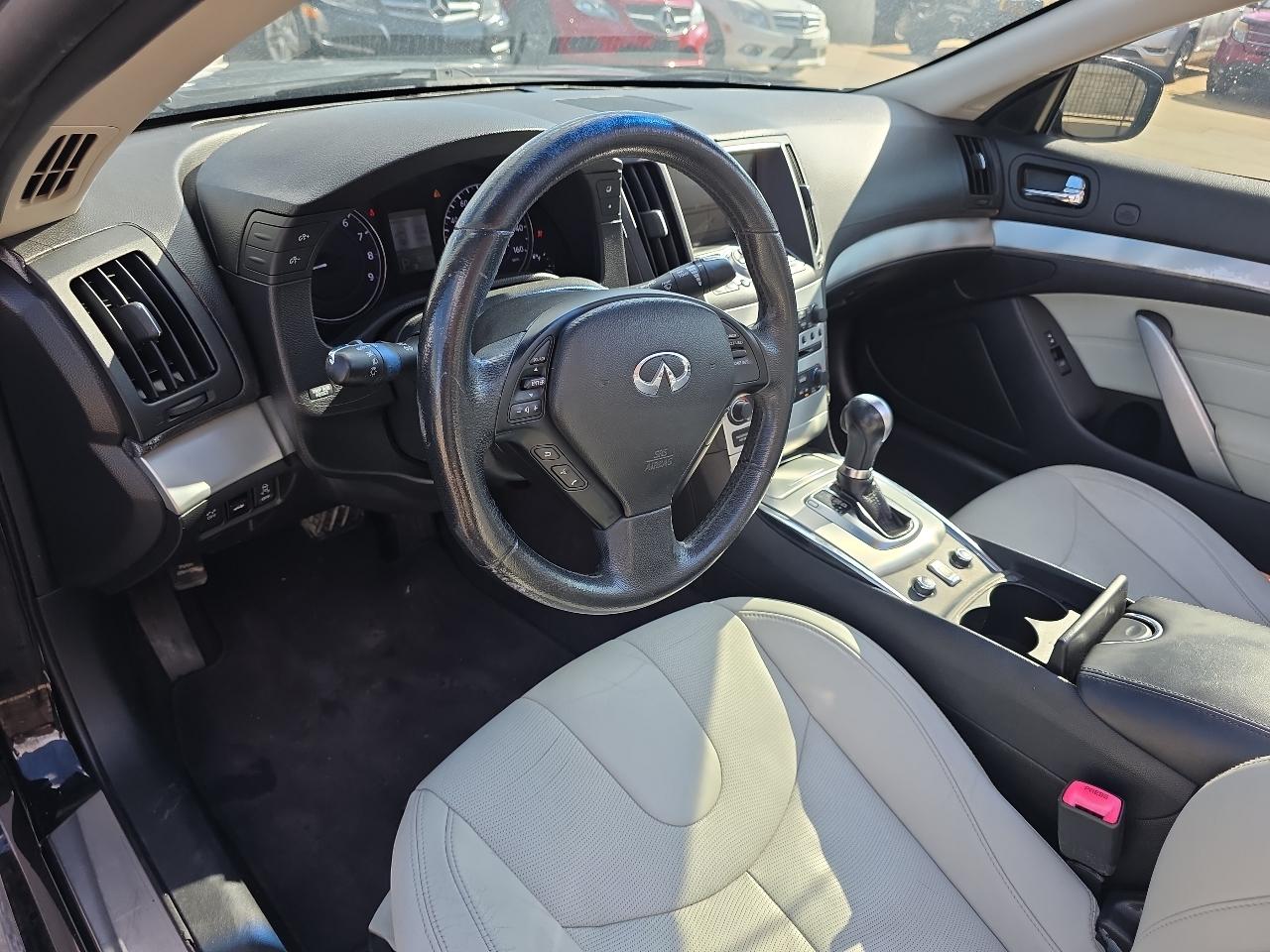 Infiniti G37 Convertible 2dr Base 2011