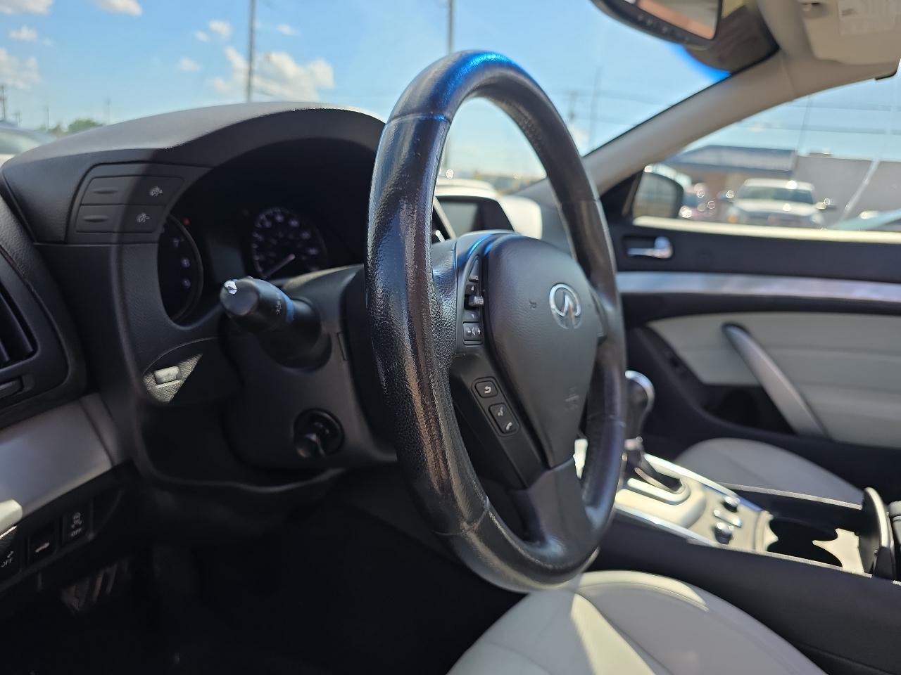 Infiniti G37 Convertible 2dr Base 2011