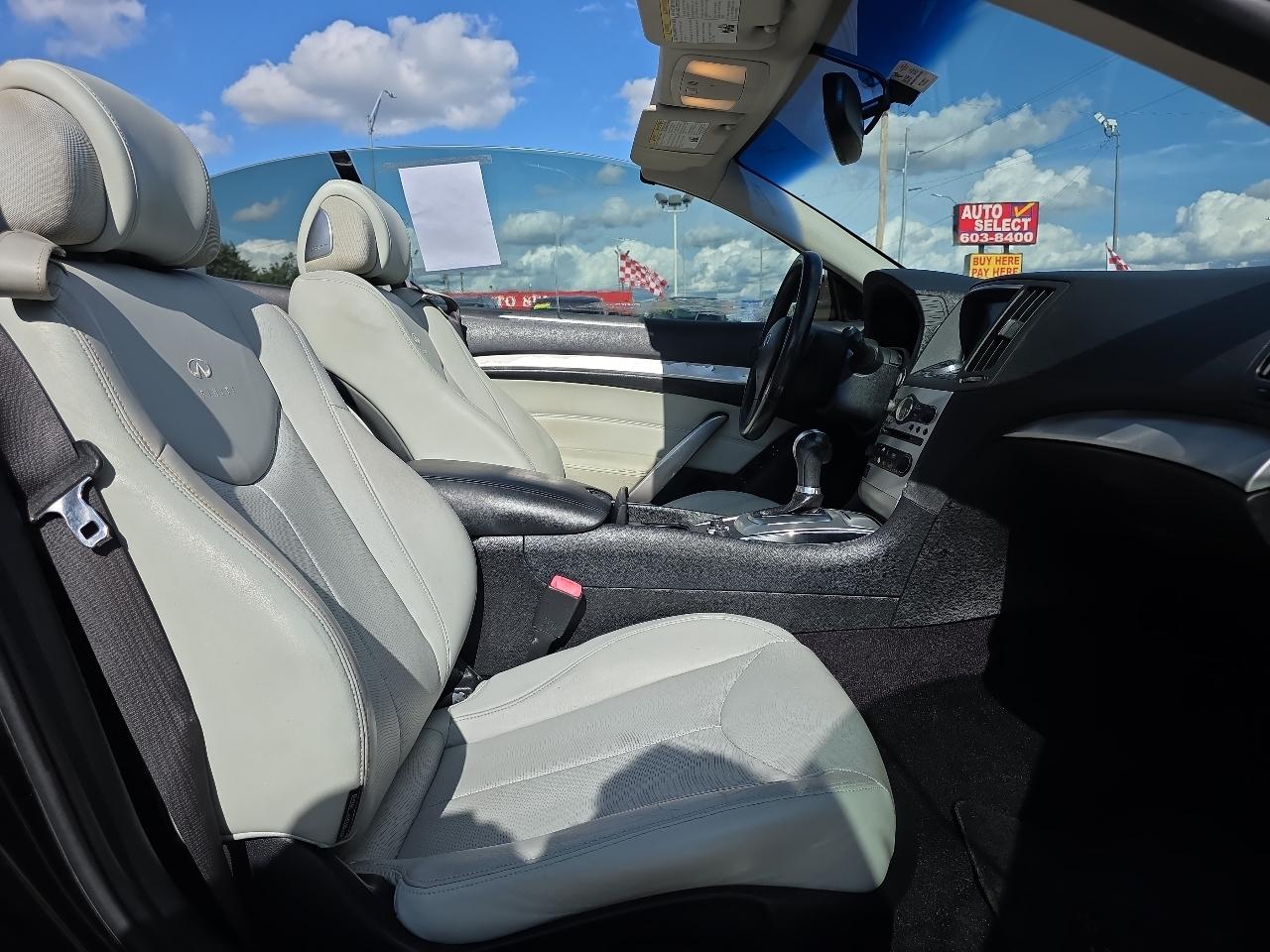 Infiniti G37 Convertible 2dr Base 2011