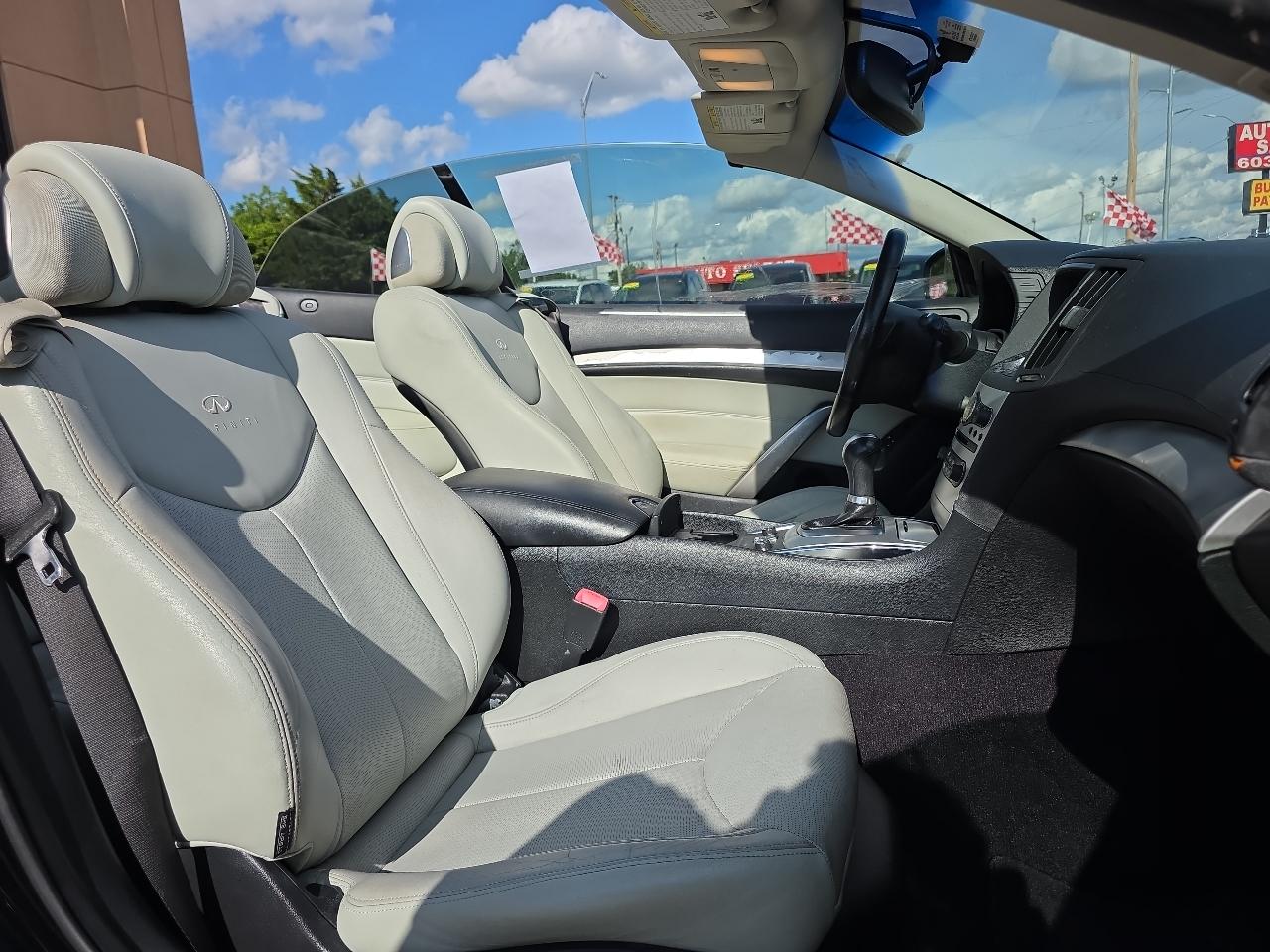 Infiniti G37 Convertible 2dr Base 2011