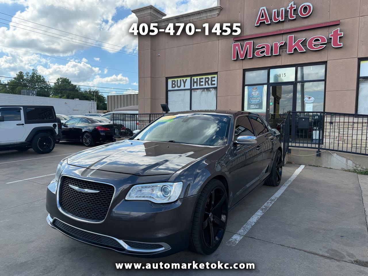 2018 Chrysler 300 Touring's photo