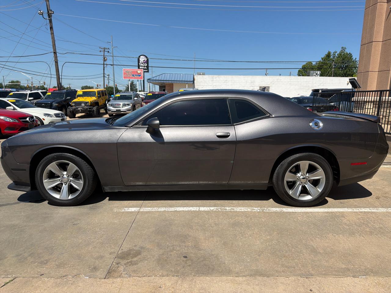 Dodge Challenger SXT RWD 2019