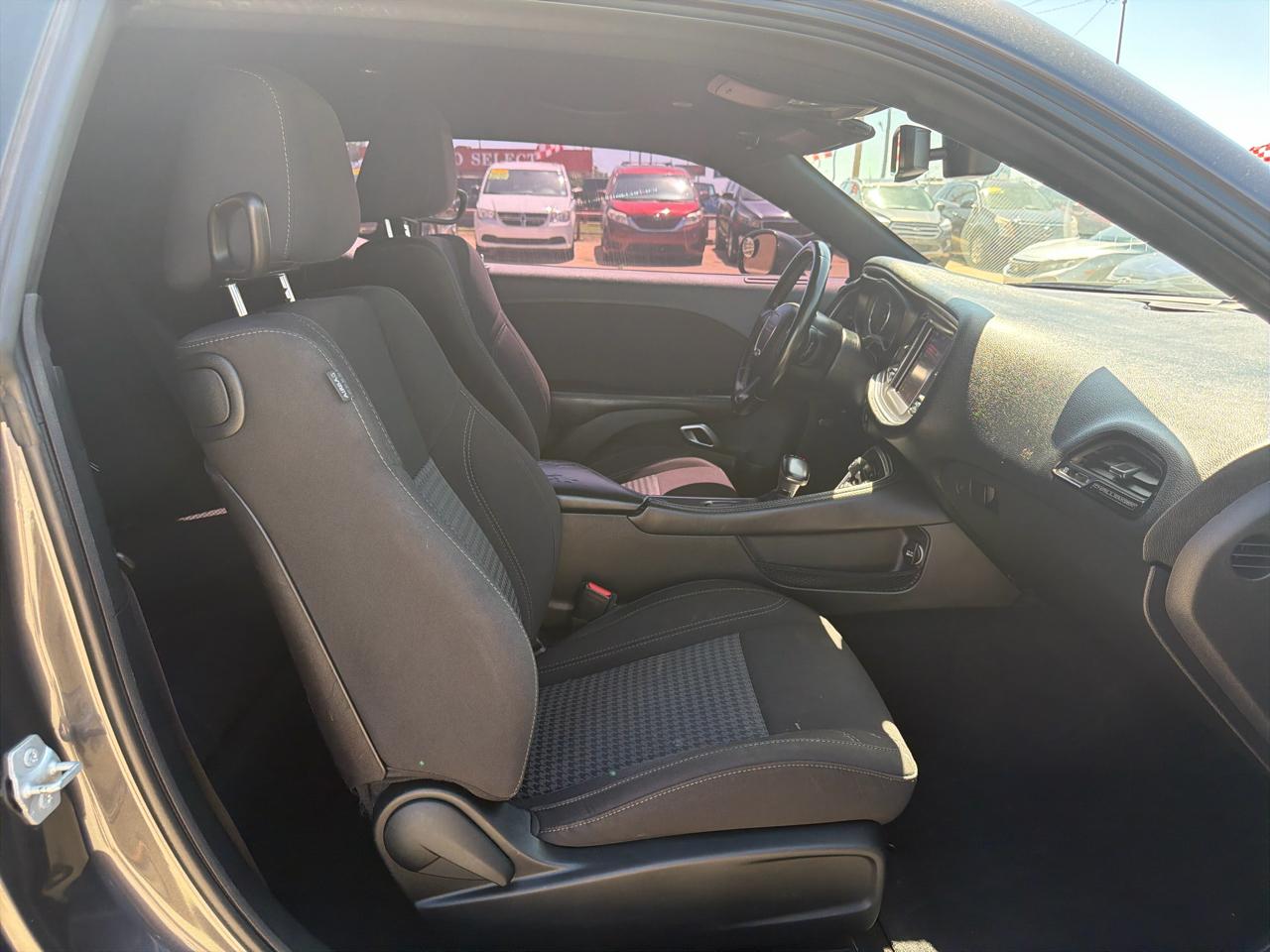 Dodge Challenger SXT RWD 2019