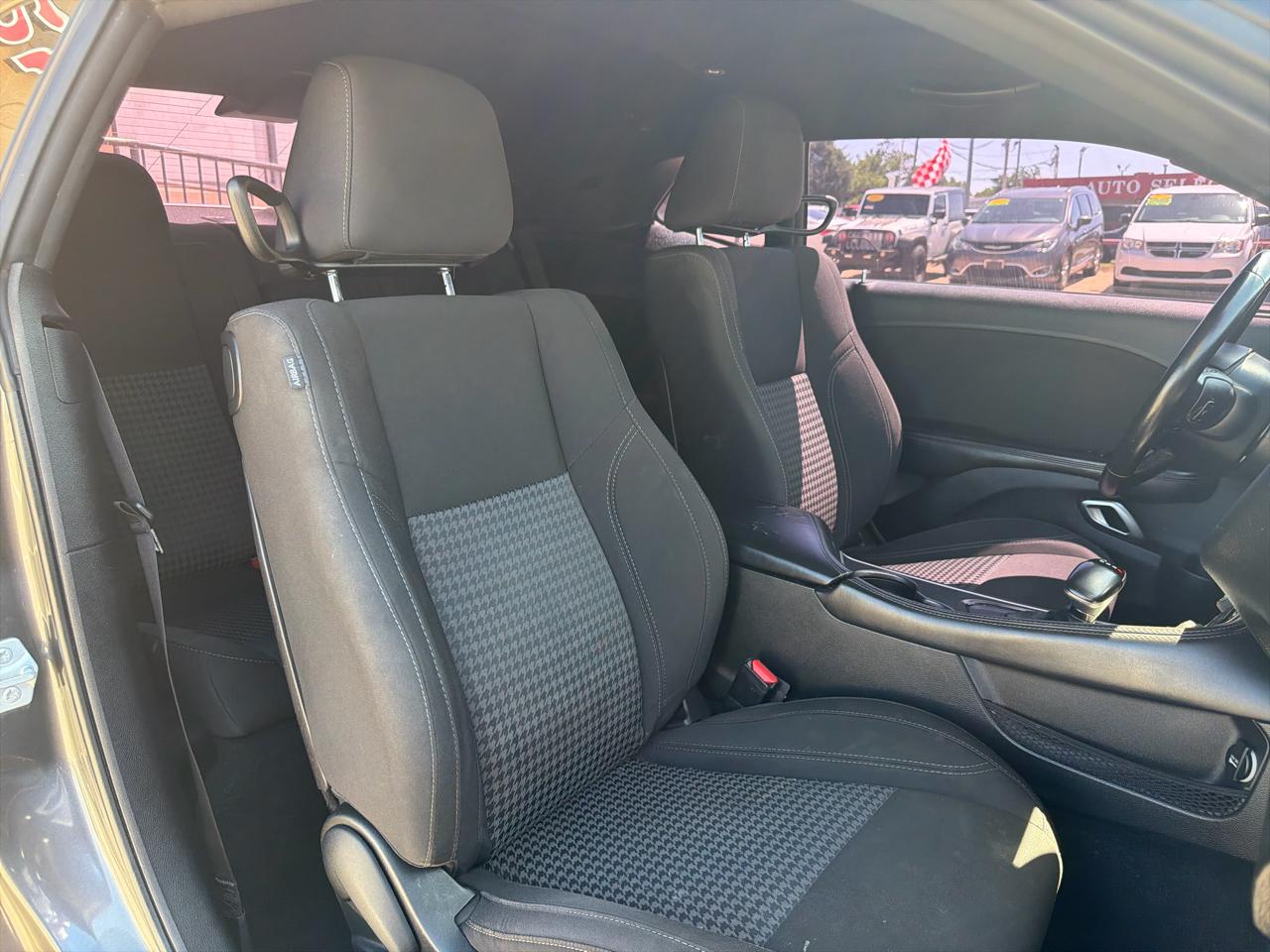 Dodge Challenger SXT RWD 2019