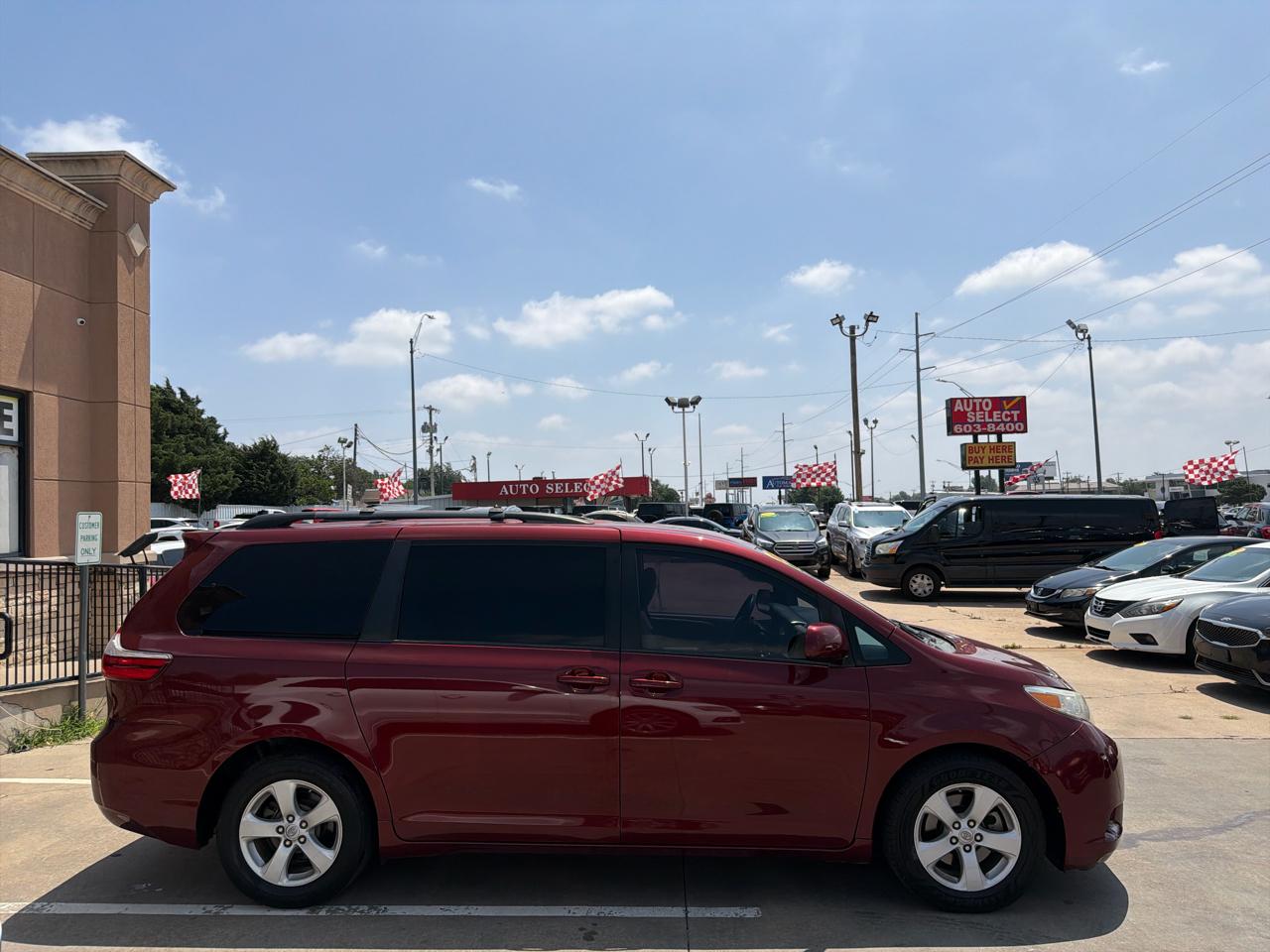 Toyota Sienna LE FWD 8-Passenger (Natl) 2017