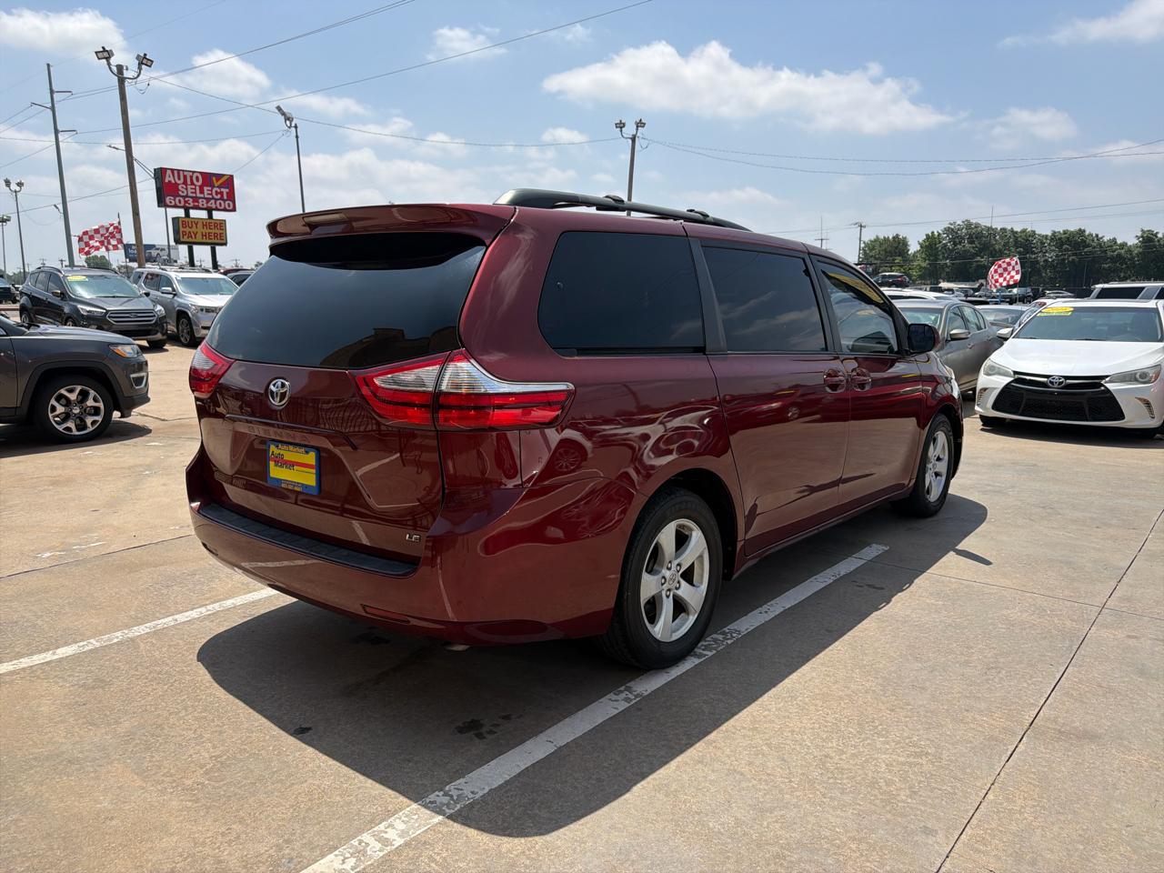 Toyota Sienna LE FWD 8-Passenger (Natl) 2017