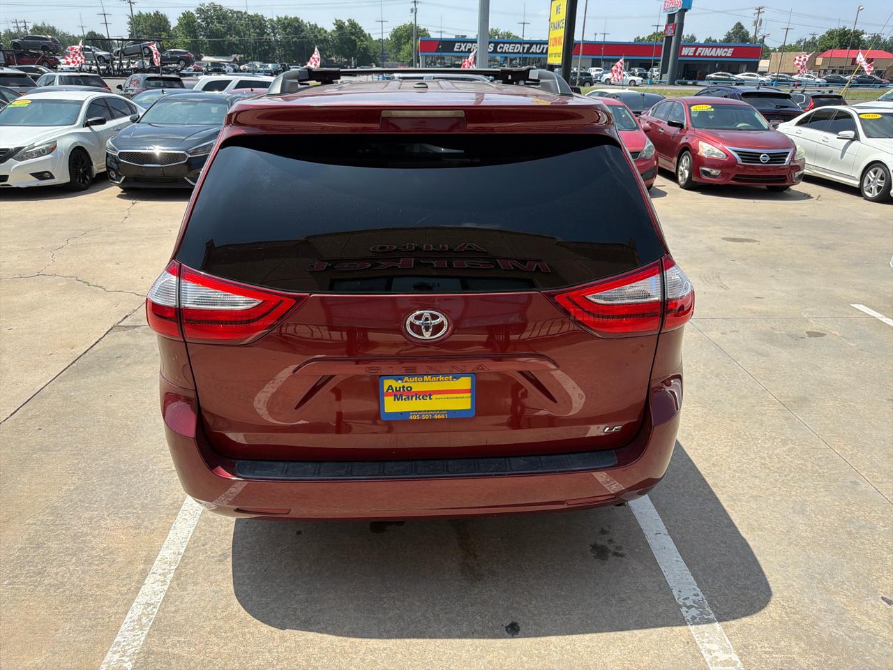 Toyota Sienna LE FWD 8-Passenger (Natl) 2017