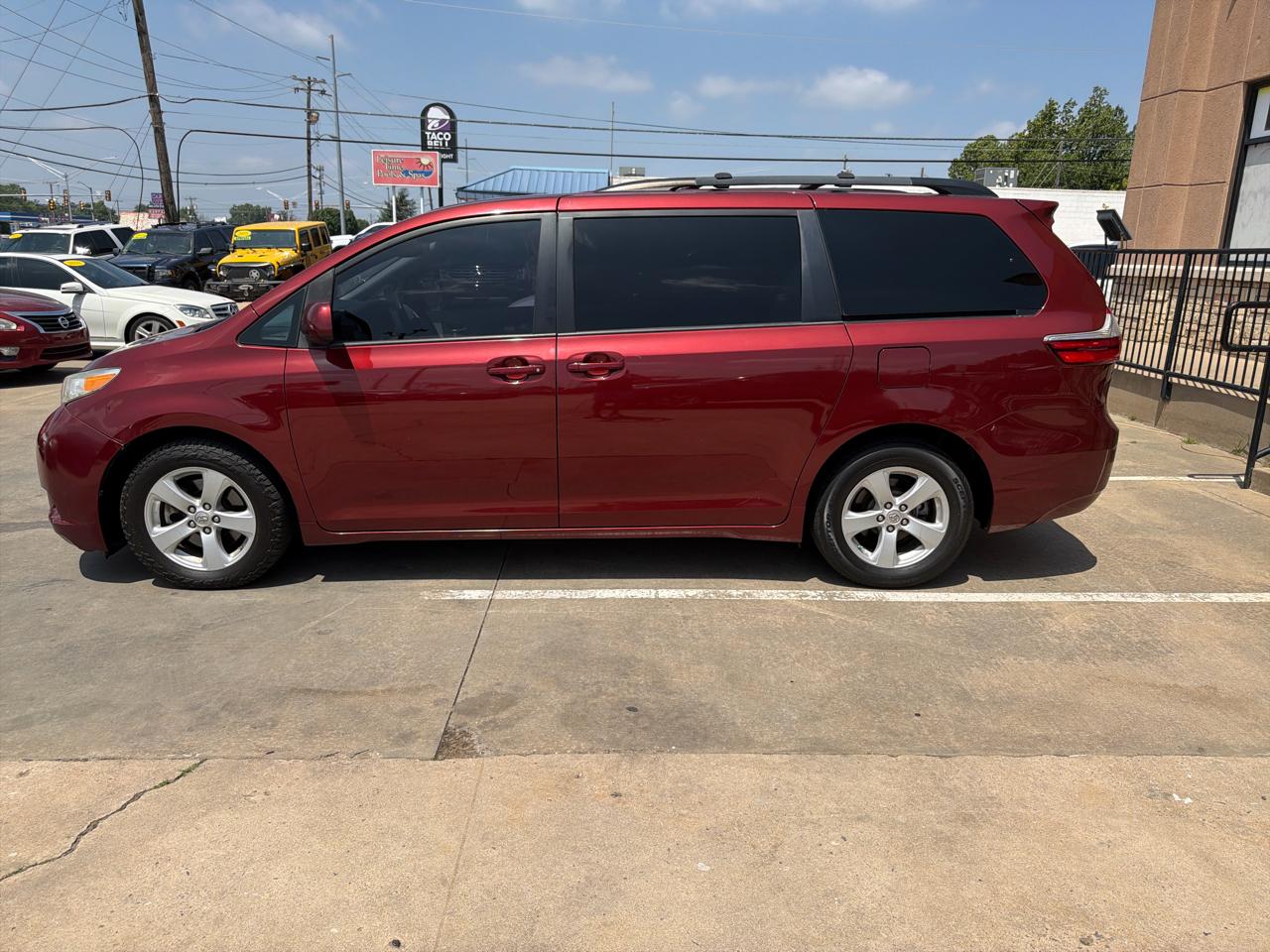 Toyota Sienna LE FWD 8-Passenger (Natl) 2017