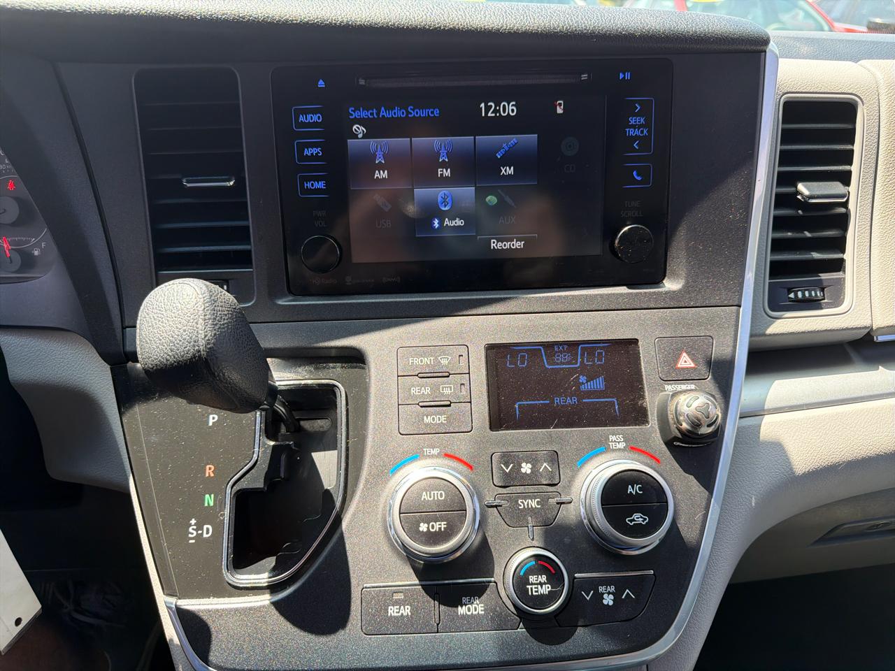 Toyota Sienna LE FWD 8-Passenger (Natl) 2017