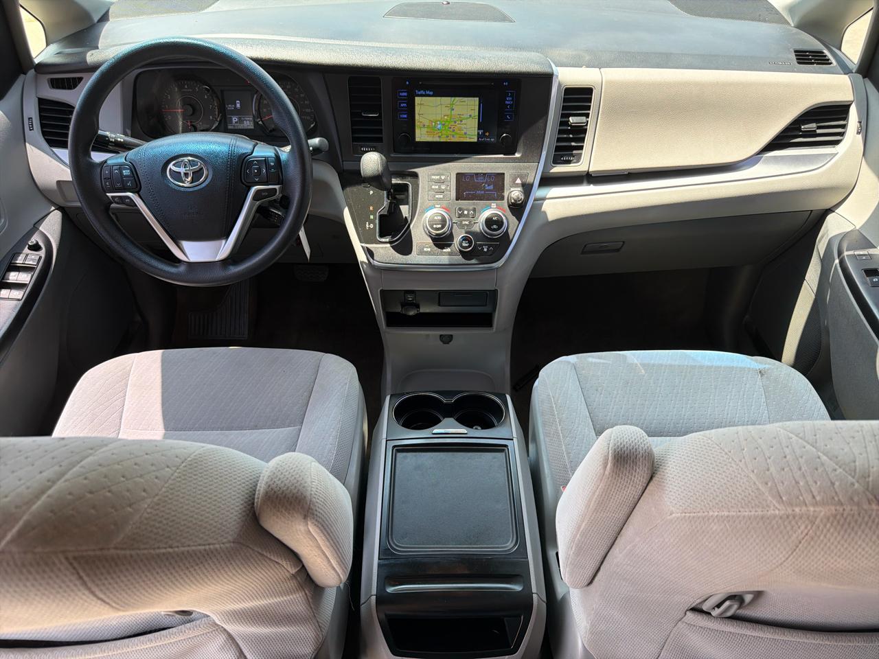 Toyota Sienna LE FWD 8-Passenger (Natl) 2017