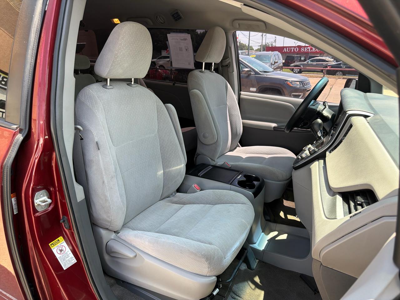 Toyota Sienna LE FWD 8-Passenger (Natl) 2017