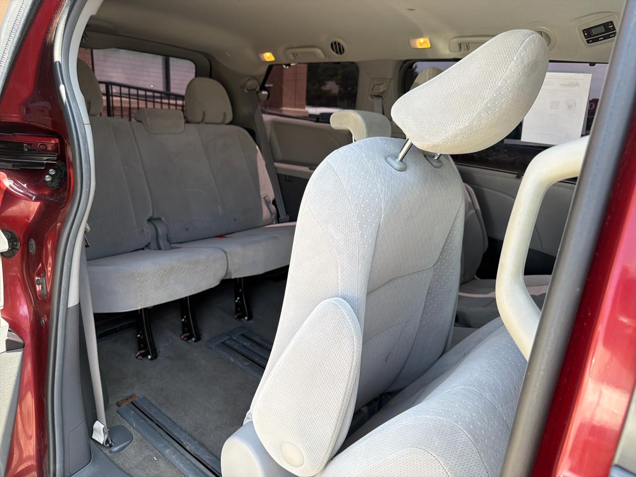 Toyota Sienna LE FWD 8-Passenger (Natl) 2017