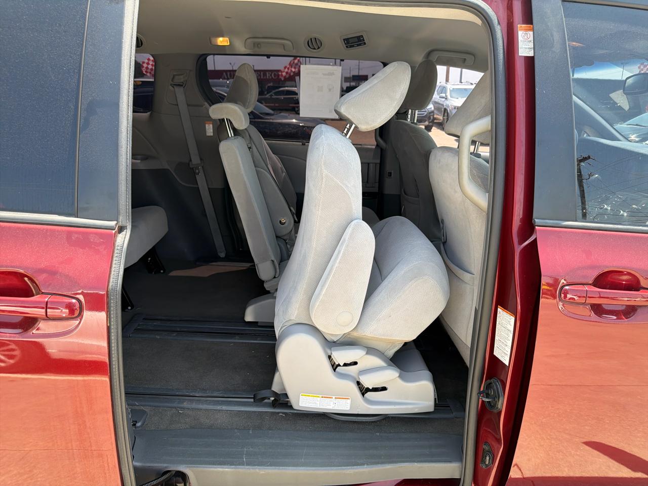 Toyota Sienna LE FWD 8-Passenger (Natl) 2017