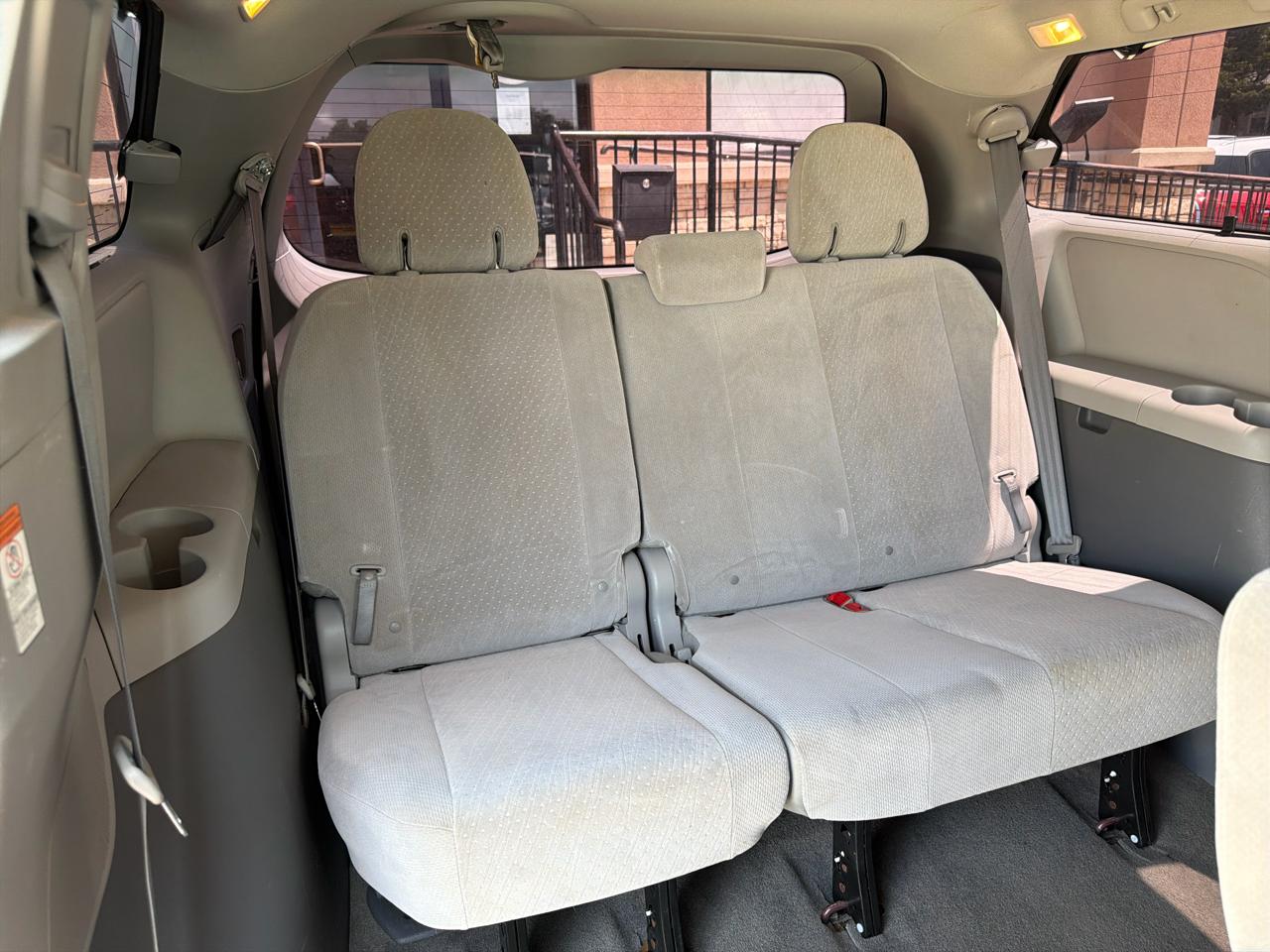 Toyota Sienna LE FWD 8-Passenger (Natl) 2017