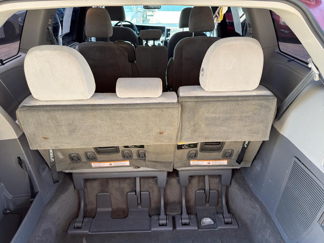 Toyota Sienna LE FWD 8-Passenger (Natl) 2017
