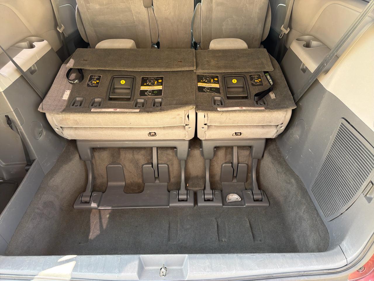 Toyota Sienna LE FWD 8-Passenger (Natl) 2017