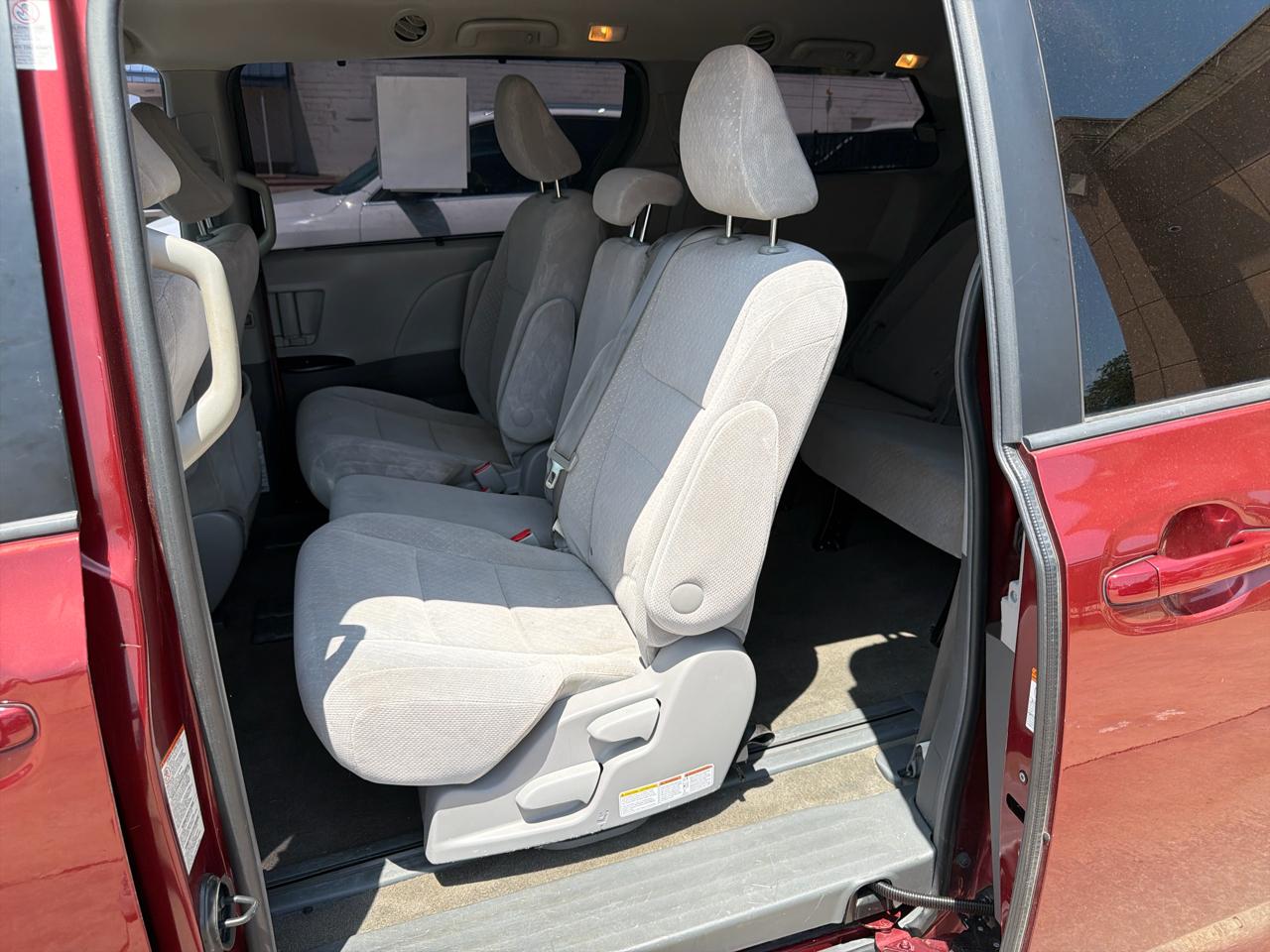 Toyota Sienna LE FWD 8-Passenger (Natl) 2017